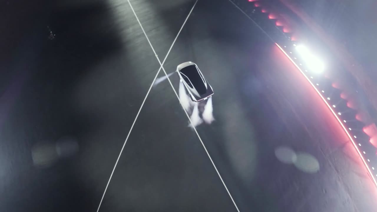 Bovenaanzicht van de Tesla Roadster in de lucht met witte luchtstralen uit meerdere kanten van de auto